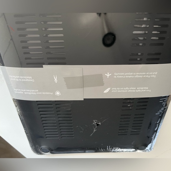 NWOT hard shell case for MacBook Air 13. - Picture 4 of 7